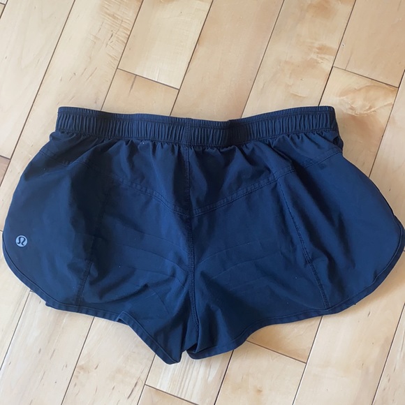 Lulu Lemon Black Shorts - Picture 2 of 3